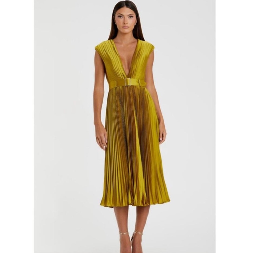 MAC DUGGAL Dress Size 10 Evening Gown NEW Chartreuse Green Pleated Cap Sleeve